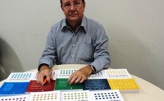 Luiz Antônio Cabral, diretor da Feac, apresenta a revista Economia Política