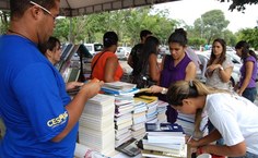Comunidade acadêmica aproveita descontos do 4º Feirão de Livros