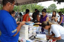 Comunidade acadêmica aproveita descontos do 4º Feirão de Livros