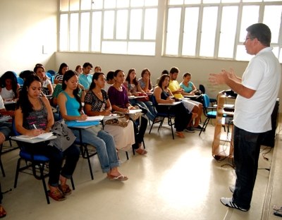 Professor Paulo Sérgio promove treinamento com alunos de Ciências Contábeis