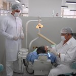 Odontologia oferta serviços especializados à comunidade carente