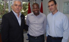 Vagner Bigajó ( no centro da foto)  veio do Guiné Bissau para estudar Ciências Sociais e agora fica na Ufal como professor