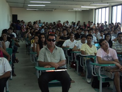 Estudantes lotam sala de aula do Campus do Sertão