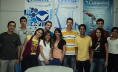 Integrantes do PEC trabalham em conjunto para o desenvolvimento de atividades de pesquisa