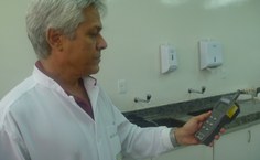 Equipamento que mede a concentração de carbono