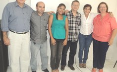 Mestrandos e professores comemoram a conclusão da primeira turma