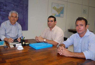 Reitor Eurico Lôbo, secretário Gustavo Toledo e Eduardo Acioli