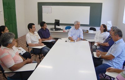 Reunião do reitor Eurico Lôbo com o prefeito Flaubert Filho e professores da Unidade de Viçosa