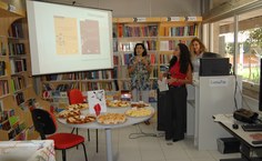 Representantes da Editora Vozes divulgam a série Estágios