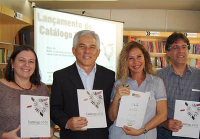 Rachel Rocha, vice-reitora; Eurico Lôbo, reitor; Sheila Maluf, diretora da Edufal; e Marcos Gonçalves, superintendente da Petrobras