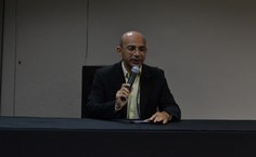 Professor Zilmar Rodrigues dando início aos debates do Fórum