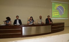 Vice-reitora Rachel Rocha na mesa de abertura