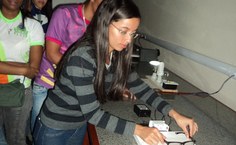 Aluna do ensino médio testa experimento