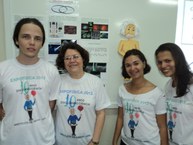 Prof. Tereza e equipe do estande de Biofotônica