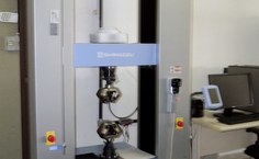 Máquina universal de ensaios servocontrolada é uma das mais modernas na área de experimentação em materiais diversos