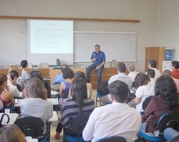 Minicurso debate crise internacional e consequências nos países emergentes