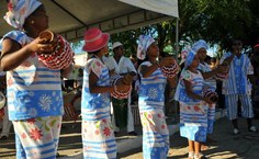 Maracatu Corte de Ayrá se apresentando no lançamento do Projeto
