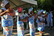 Maracatu Corte de Ayrá se apresentando no lançamento do Projeto