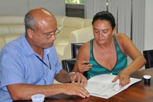 Representantes da Imprecar assinam contrato de construção do prédio de Biblioteconomia