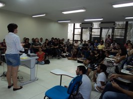 Debate sobre transexualidade lotou o miniauditório da biblioteca