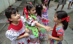 Crianças em trajes juninos brincaram bastante
