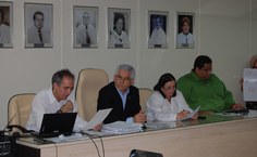 Mesa esteve formada pelo presidente Eurico Lobo, a vice-reitora Rachel Rocha, o secretário Rômullo Moreira e o procurador Paulo César
