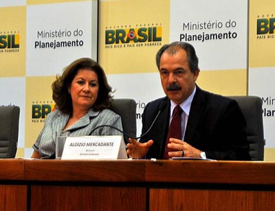 Ministros da Educação, Aloizio Mercadante, e do Planejamento, Orçamento e Gestão, Miriam Belchior apresentam a proposta