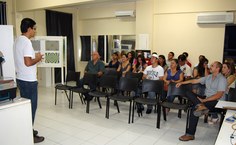 Gabriel Soares apresenta diferentes experimentos de ilusão de óptica