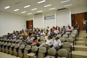 Dezenas de alunos se preparam para intercâmbio no exterior