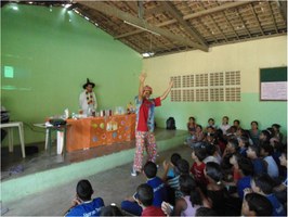 Estudantes aprendem Química a partir do Teatro