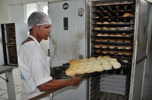 Com curso de panificação os presos fabricam 15 mil pães por dia