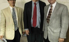 Da esquerda para a direita, David Cassuto, Steven Wise e David Favre, norte americanos homenageados no Congresso