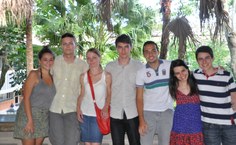 Alunos brasileiros da Medicina recebem e dão apoio no alojamento e na comunicação dos estrangeiros