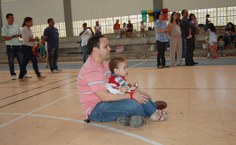 Prof. Luiz dos Anjos, em festa com seu filho
