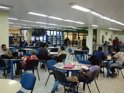 Aos poucos, o movimento vai voltando ao normal na Biblioteca Central