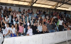 Votação mantém paralisação