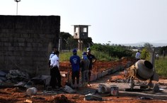 Construção do muro no entorno do presídio de Arapiraca