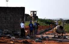 Construção do muro no entorno do presídio de Arapiraca