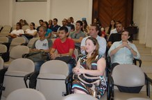 Alunos e professores acompanham aula inaugural