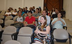 Alunos e professores acompanham aula inaugural