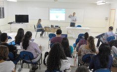 Estudantes atentos às palavras de Milton Pradines sobre Assessoria de Comunicação