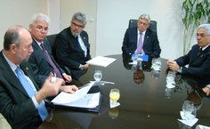 Secretário Álvaro Machado fez a leitura do termo