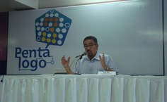 Professor Muniz Sodré em palestra no último dia do evento
