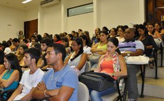 Estudantes de Psicologia acompanham atentamente o segundo dia da Semana de Estudos em Psicopatologia
