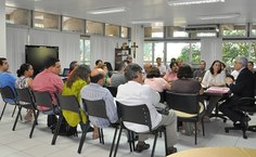 Pró-reitores e diretores de Unidades Acadêmicas durante a reunião