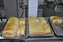 Lanches prontos para a venda no horário noturno