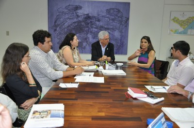 Gestão da Universidade reunida com representante da RNP, Ana Beatriz Zoss