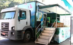 Caminhão se transforma em palco