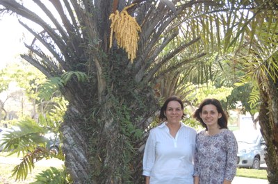 Professora Flávia Barros e a estudante Shirley Barbosa