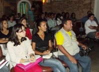 Estudantes acompanham a palestra de Nelson Ferreira